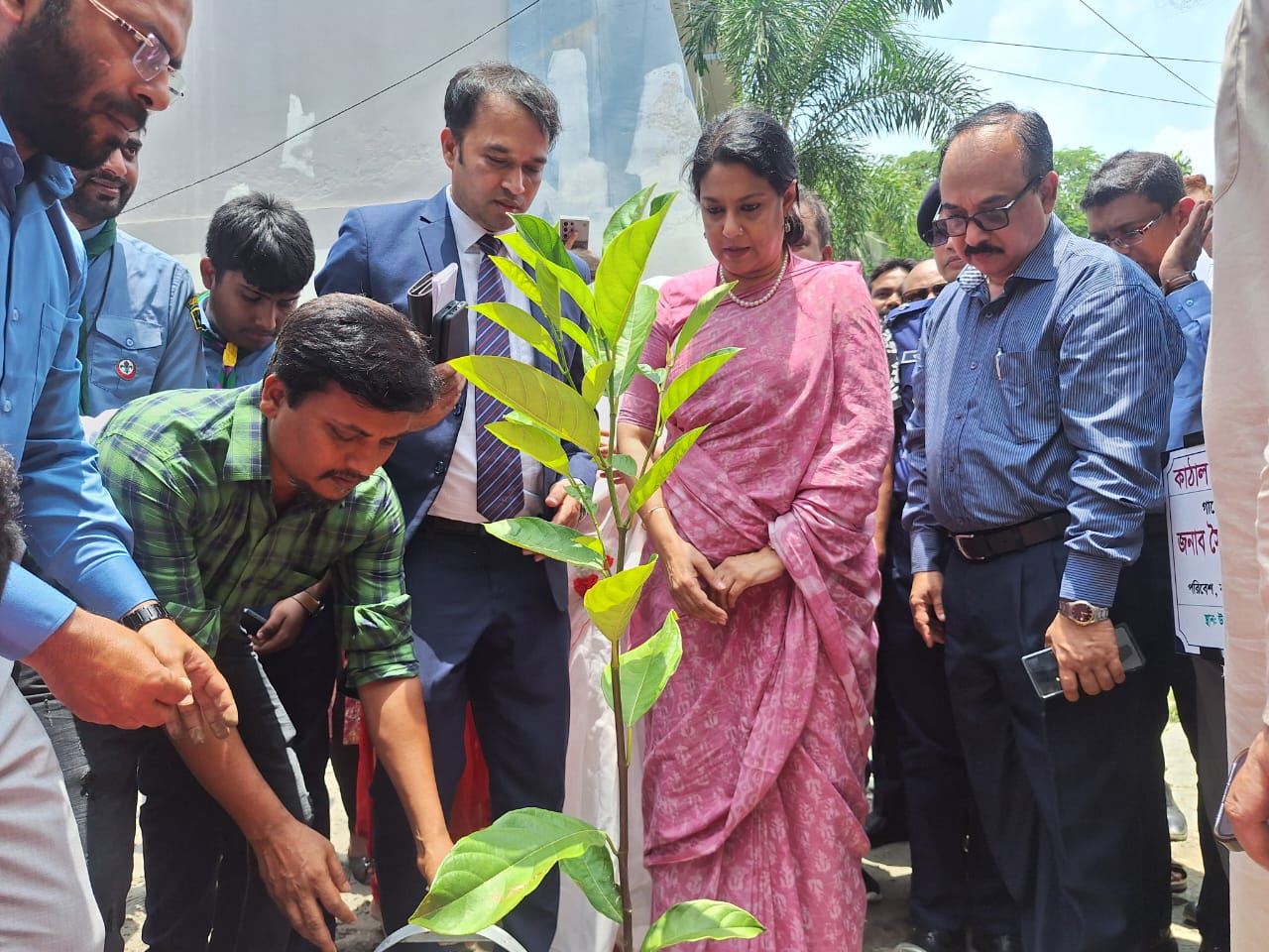 One lakh saplings planted in Savar in a single day