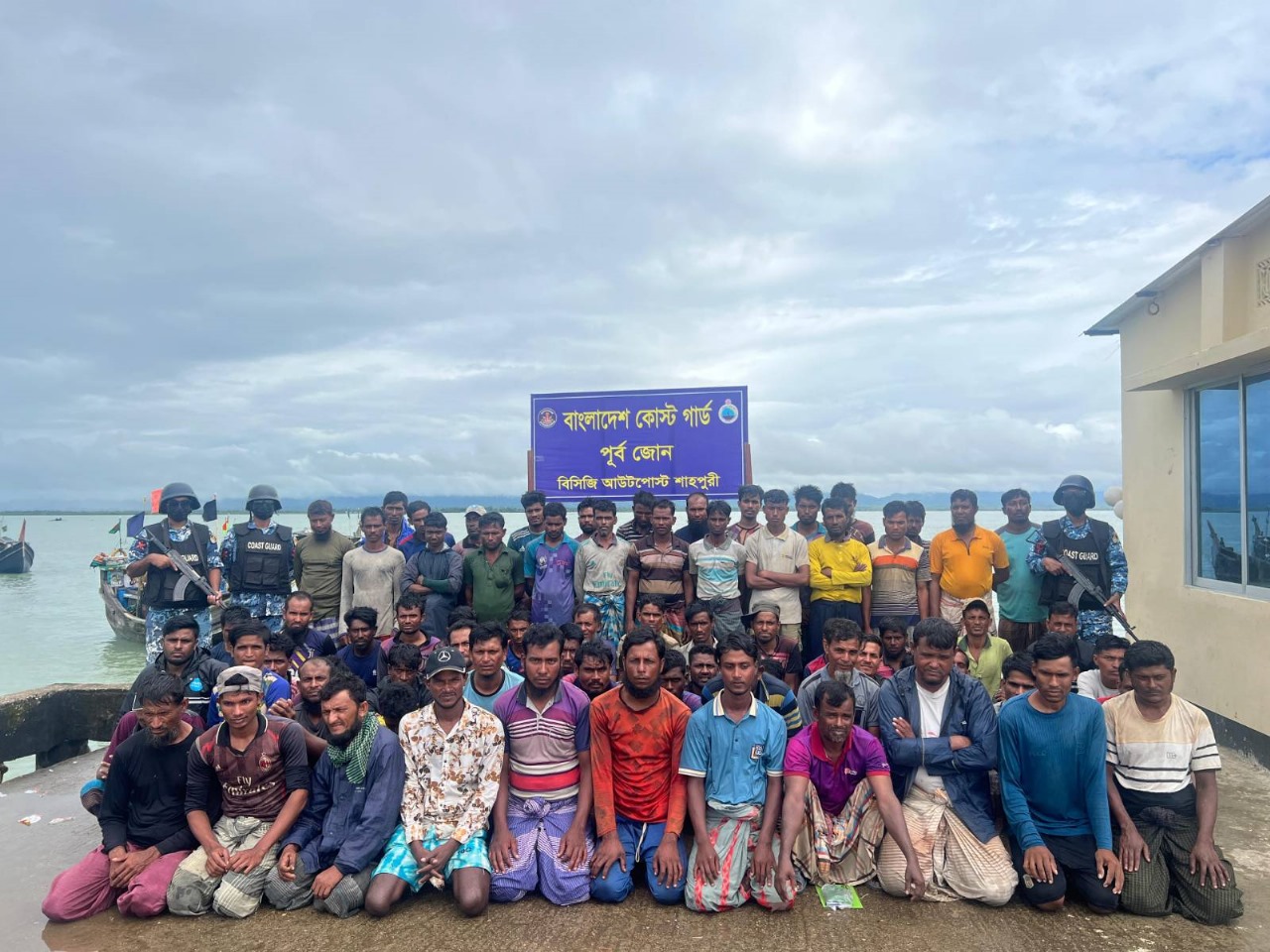 The Coast Guard has detained 122 fishermen and 19 fishing boats for illegally fishing in Myanmar waters, before the Arakan Army arrested them
