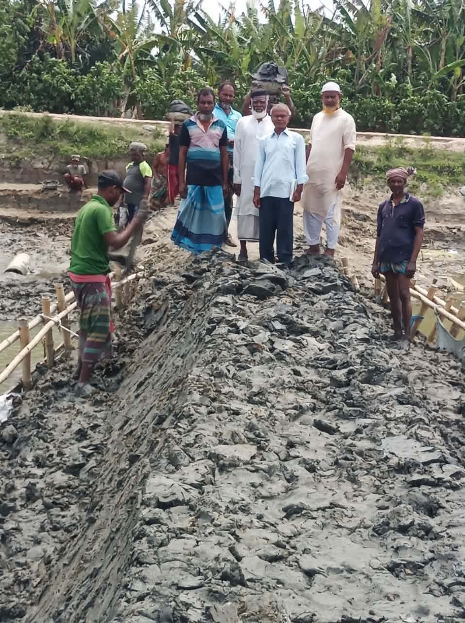 Farmers relieved as Kumkhali’s eroded embankment repaired in Paikgachha 