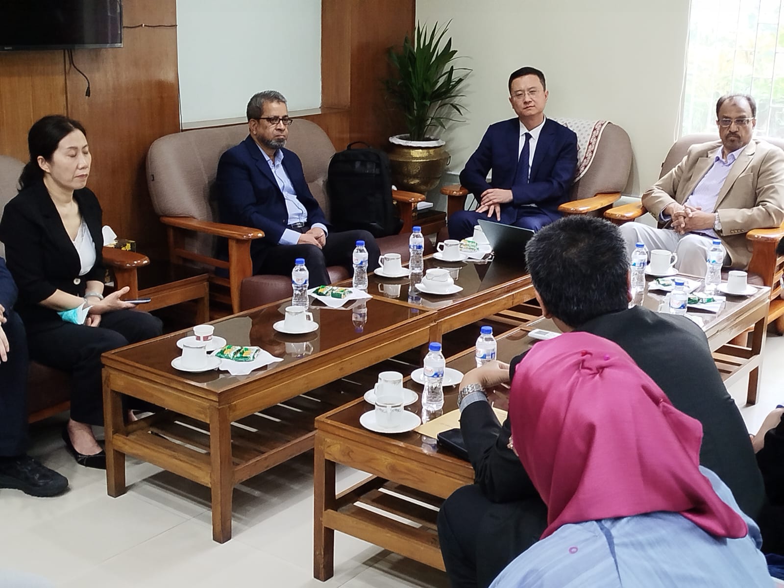 Chinese delegation meets with VC of BMU; Assurance of assistance in various fields including liver transplant, cancer treatment and research, training programs