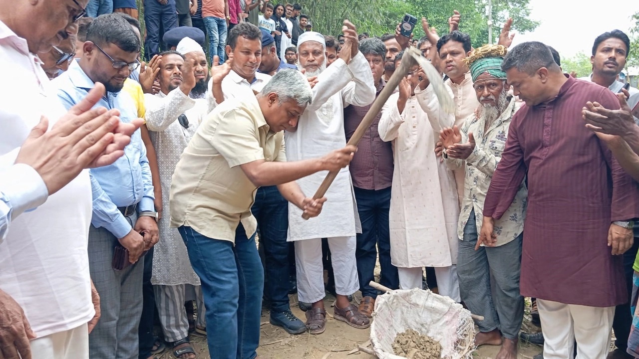 State Minister Amit inaugurates another canal re-excavation work in Jessore
