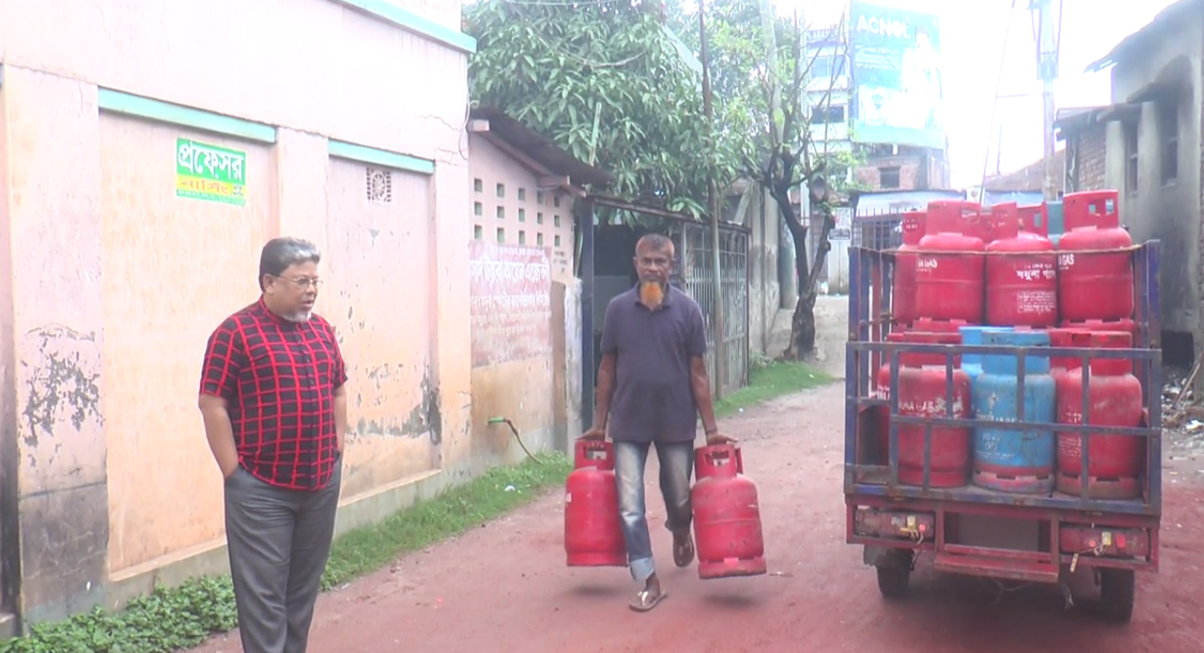 Gas cylinders not available at fixed price in Gaibandha