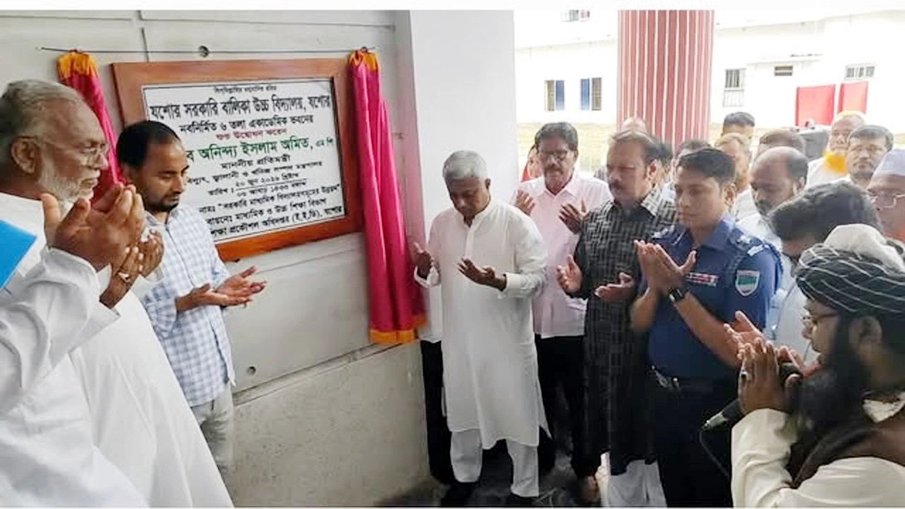 State Minister inaugurates new building of Government Girls High School in Jessore