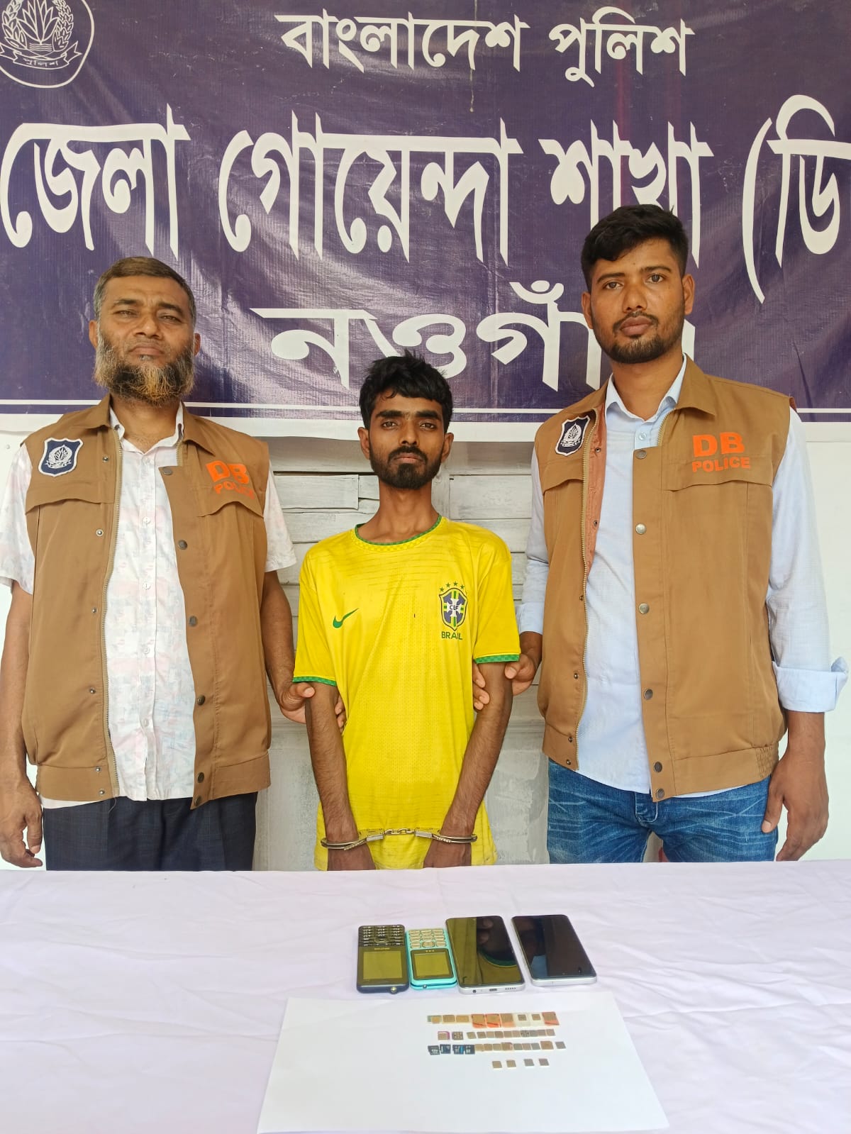 One arrested for impersonating SP-DC in Naogaon