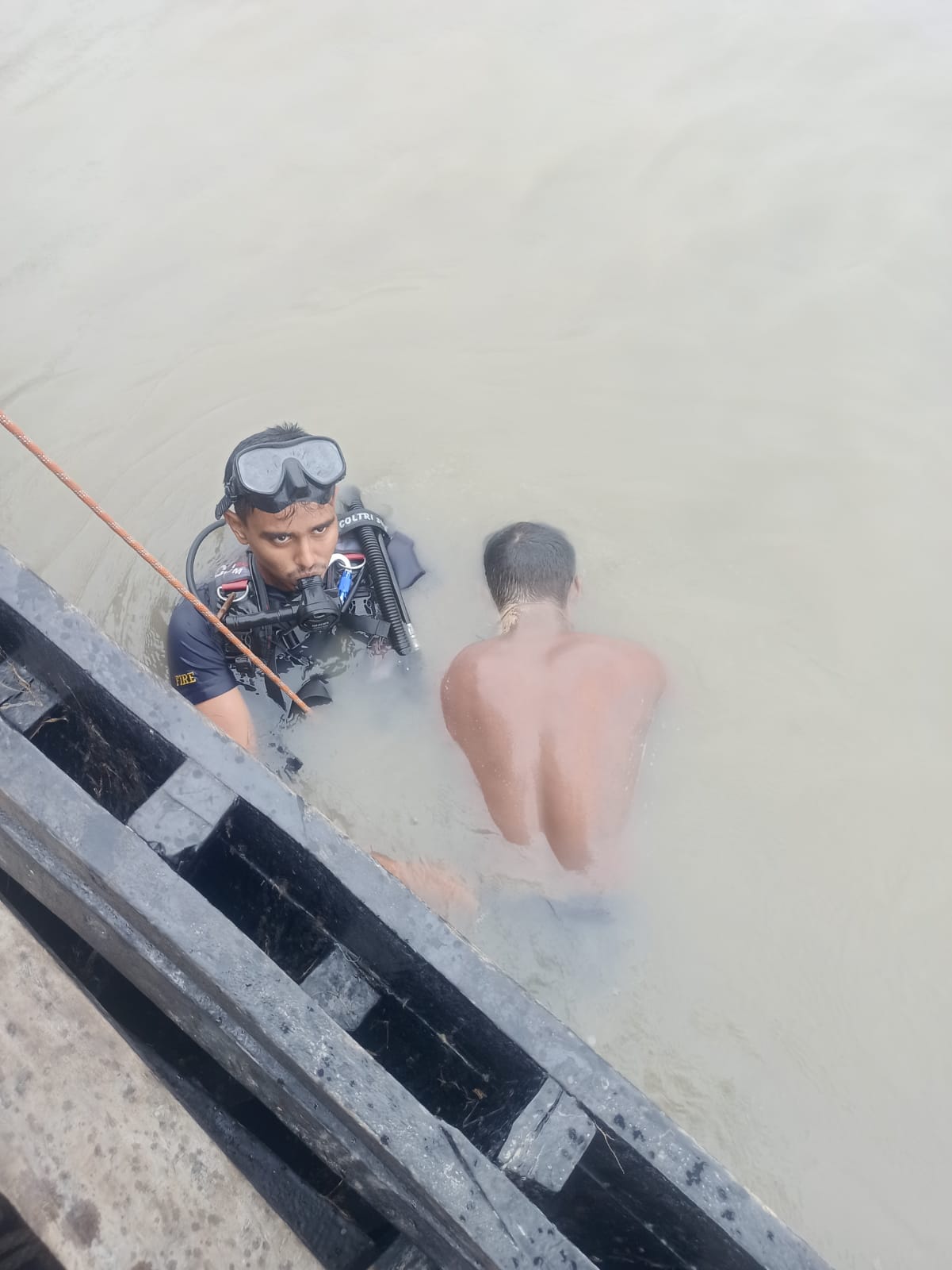 Body of missing dock worker Dipankar recovered after 19 hours in Kapotaksh