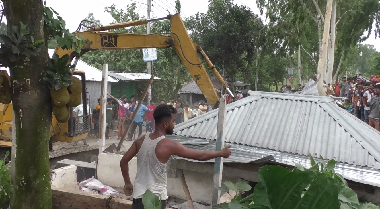 Railways evicts more than 50 illegal establishments in Gaibandha