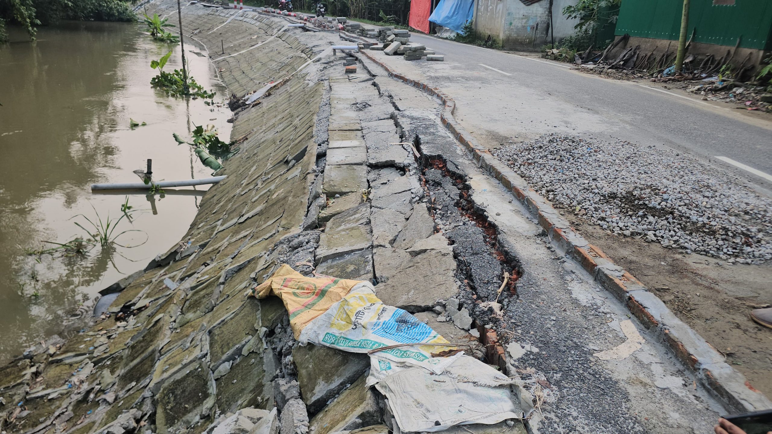 Embankment Collapse on Right Bank of Suti River Within Seven Months of Contractor Handover