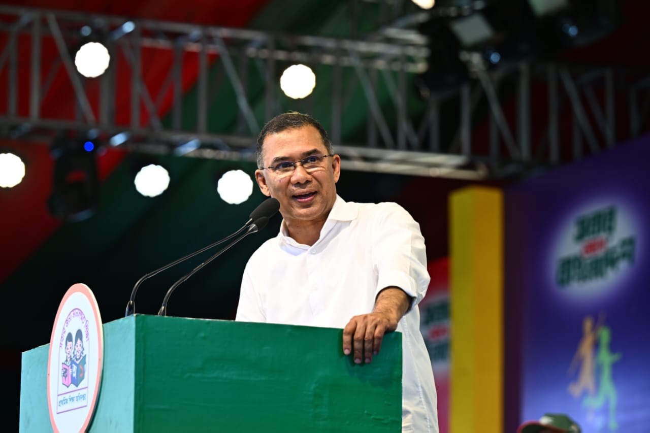 PM urges primary students to excel in studies along with sports