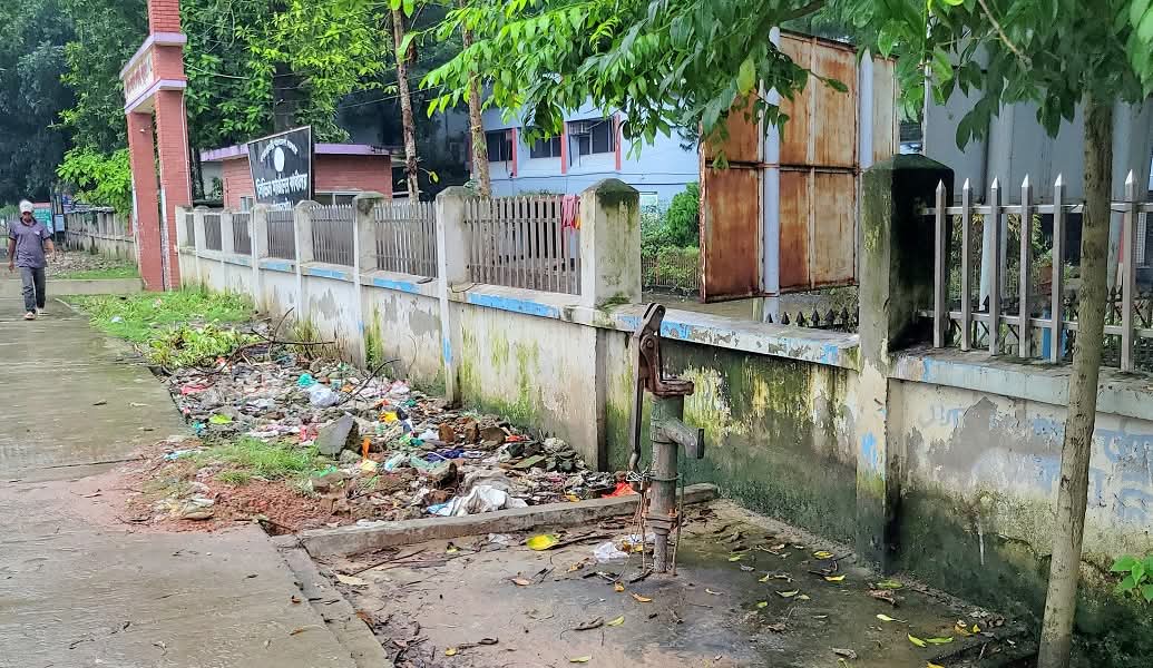 Thakurgaon Sadar Hospital in crisis over clean water Extreme suffering of patients and relatives