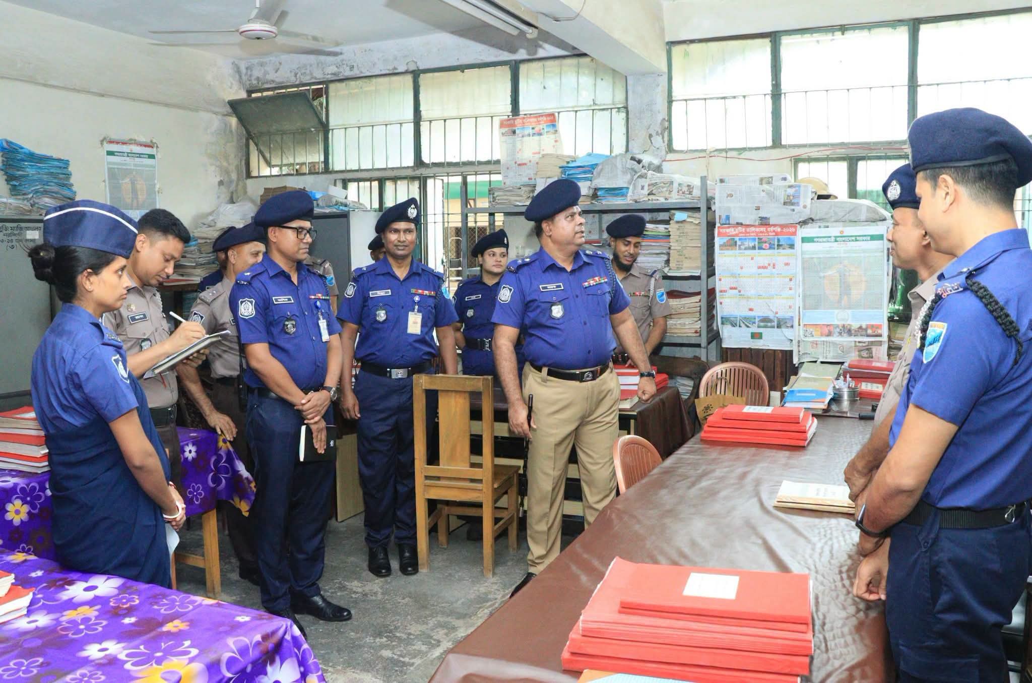 Narsingdi District Court Visited by Superintendent of Police Md. Abdullah-Al-Farouk