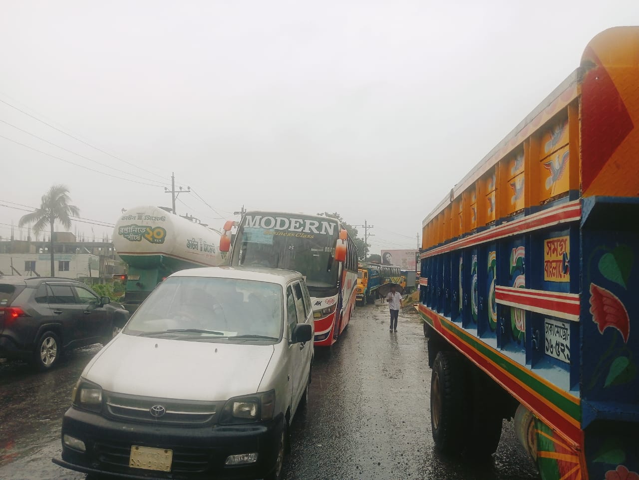 Dhaka-Sylhet highway closed, 22 km of traffic jam causes extreme suffering