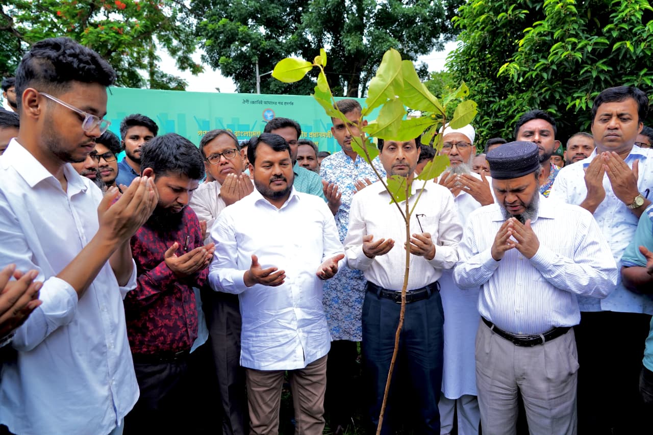 RASIK Administrator inaugurates tree plantation program at RUET