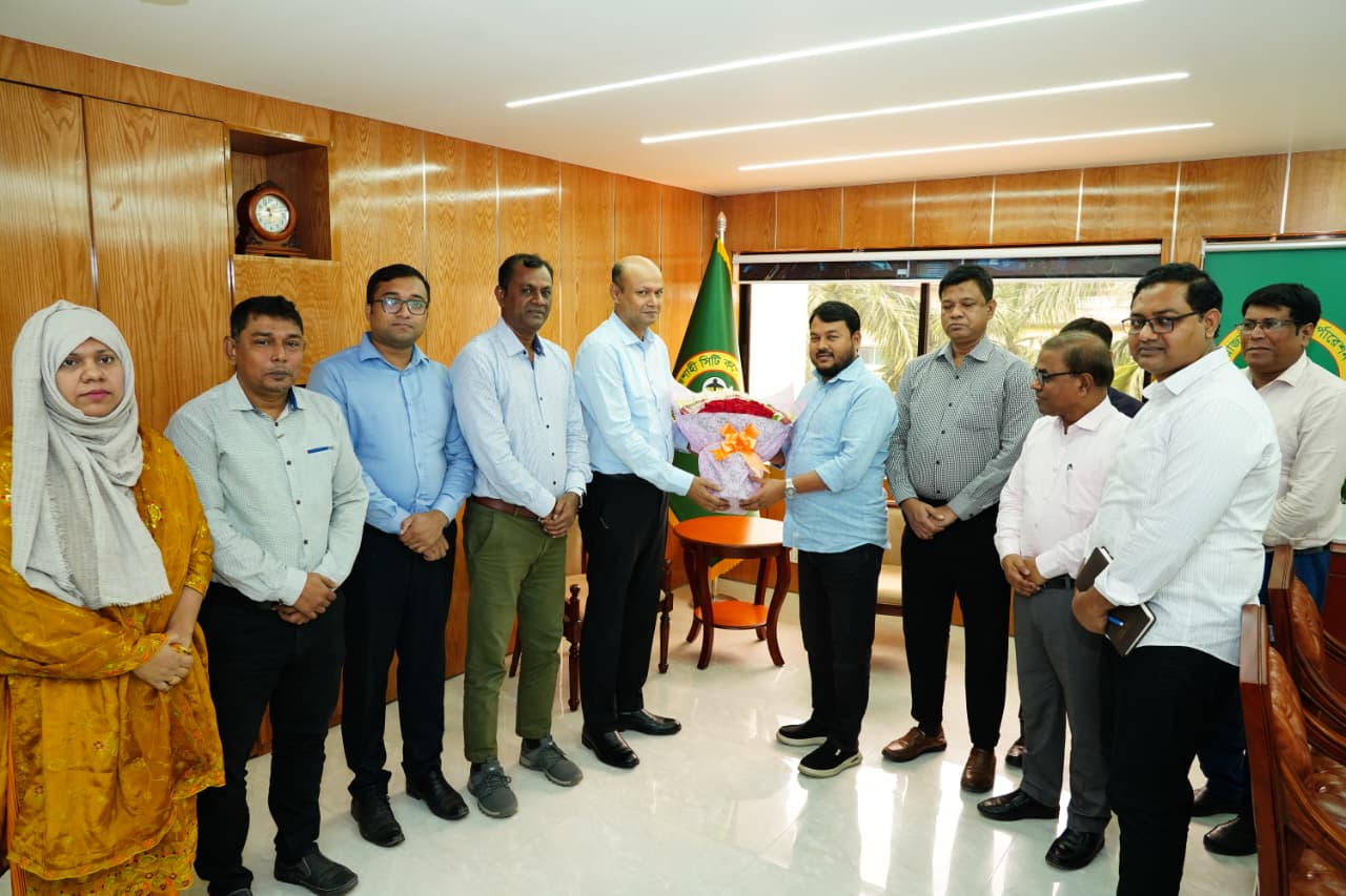 Rajshahi WASA MD pays courtesy call on RASC Administrator Discussion on development and citizen service issues