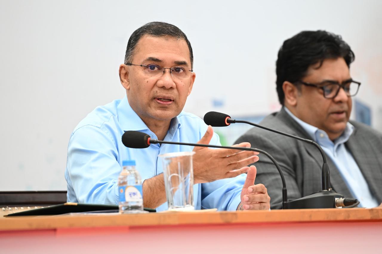 PM urges youths to become entrepreneurs braving challenges
