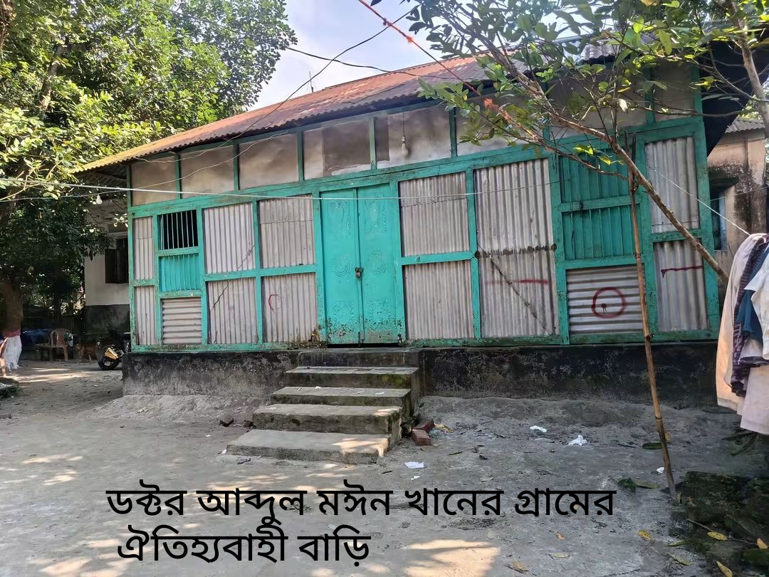 Who is the owner of the traditional wooden Kewari house in Charangaradi village of Palash, Narsingdi?