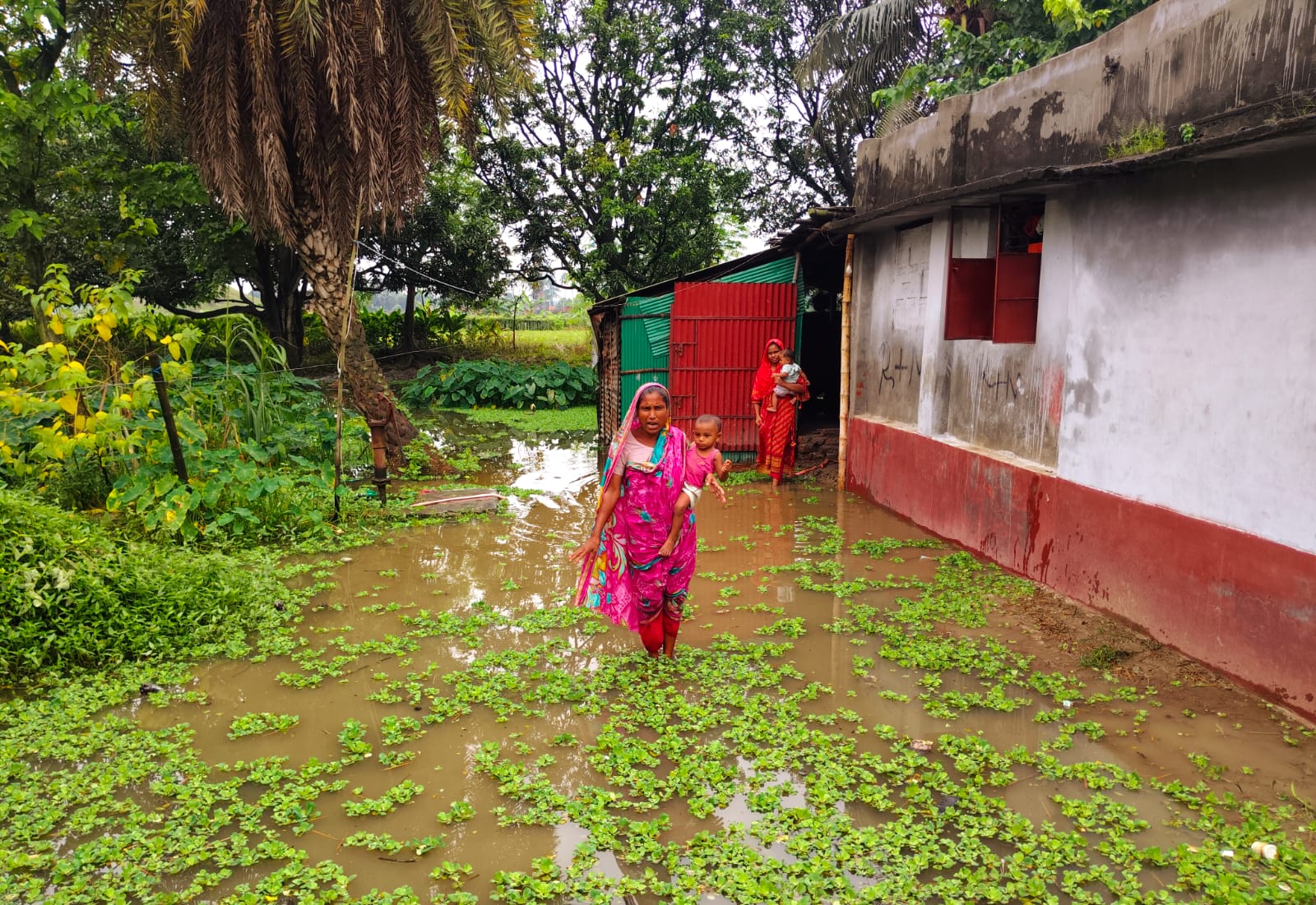 55 families in Poba trapped in unplanned pond in Rajshahi’s Poba area