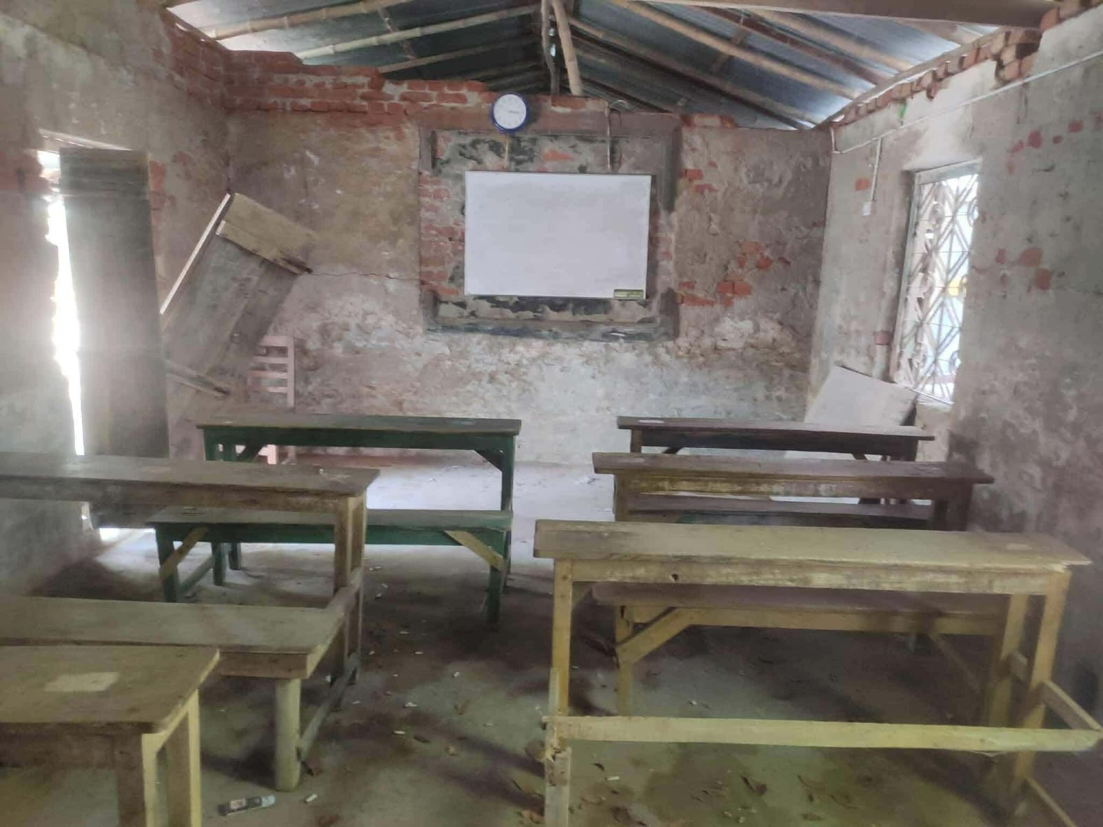 The appearance of Karulia Secondary School in Paikgachha has not changed even after 54 years